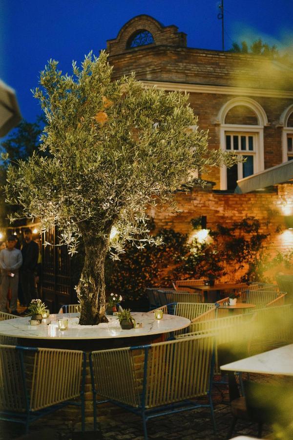 The Blue Fox Hotel Tbilisi ภายนอก รูปภาพ