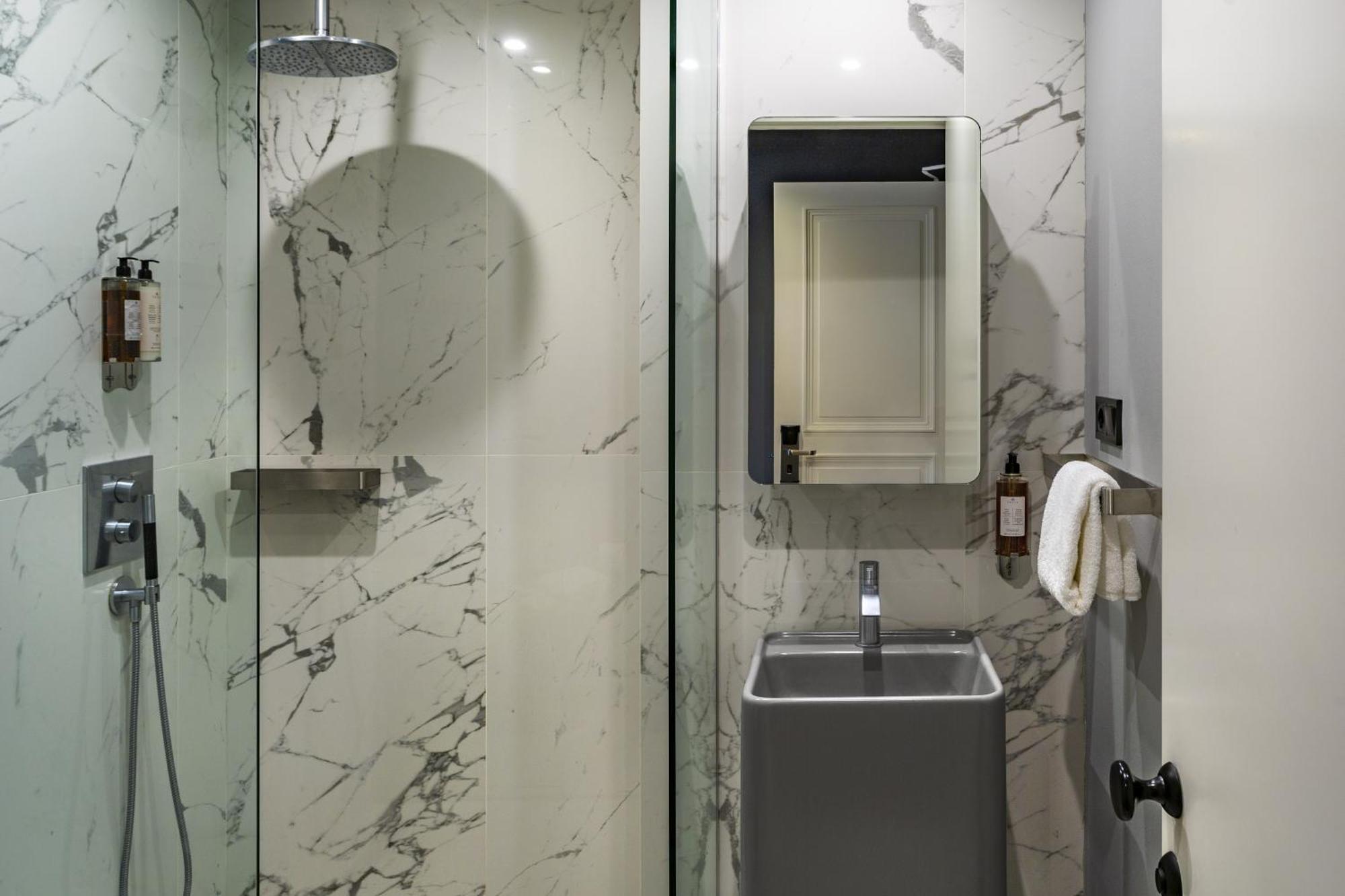 The Blue Fox Hotel Tbilisi ภายนอก รูปภาพ